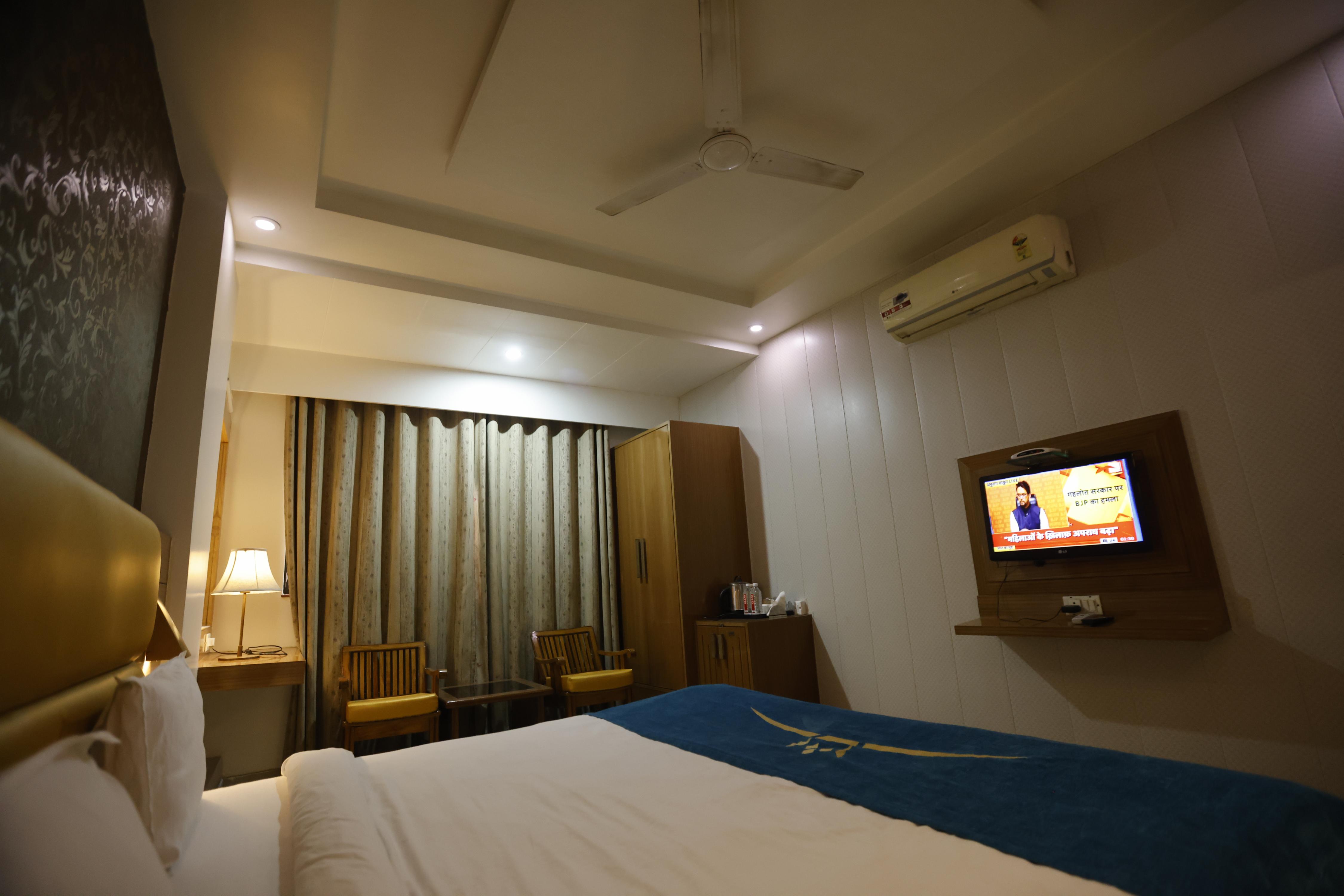 Hotel Poonam Plaza Room Type - Executive Room