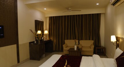 Hotel Poonam Plaza Room Type - Suite Room
