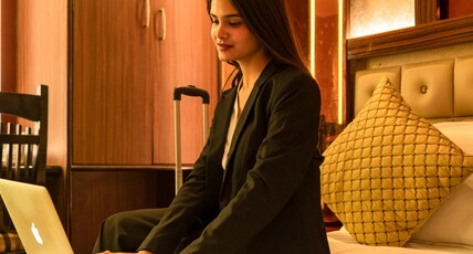 Golden Hotel Boutique - Opp Railway Station Room Type - LUXURY ROOM