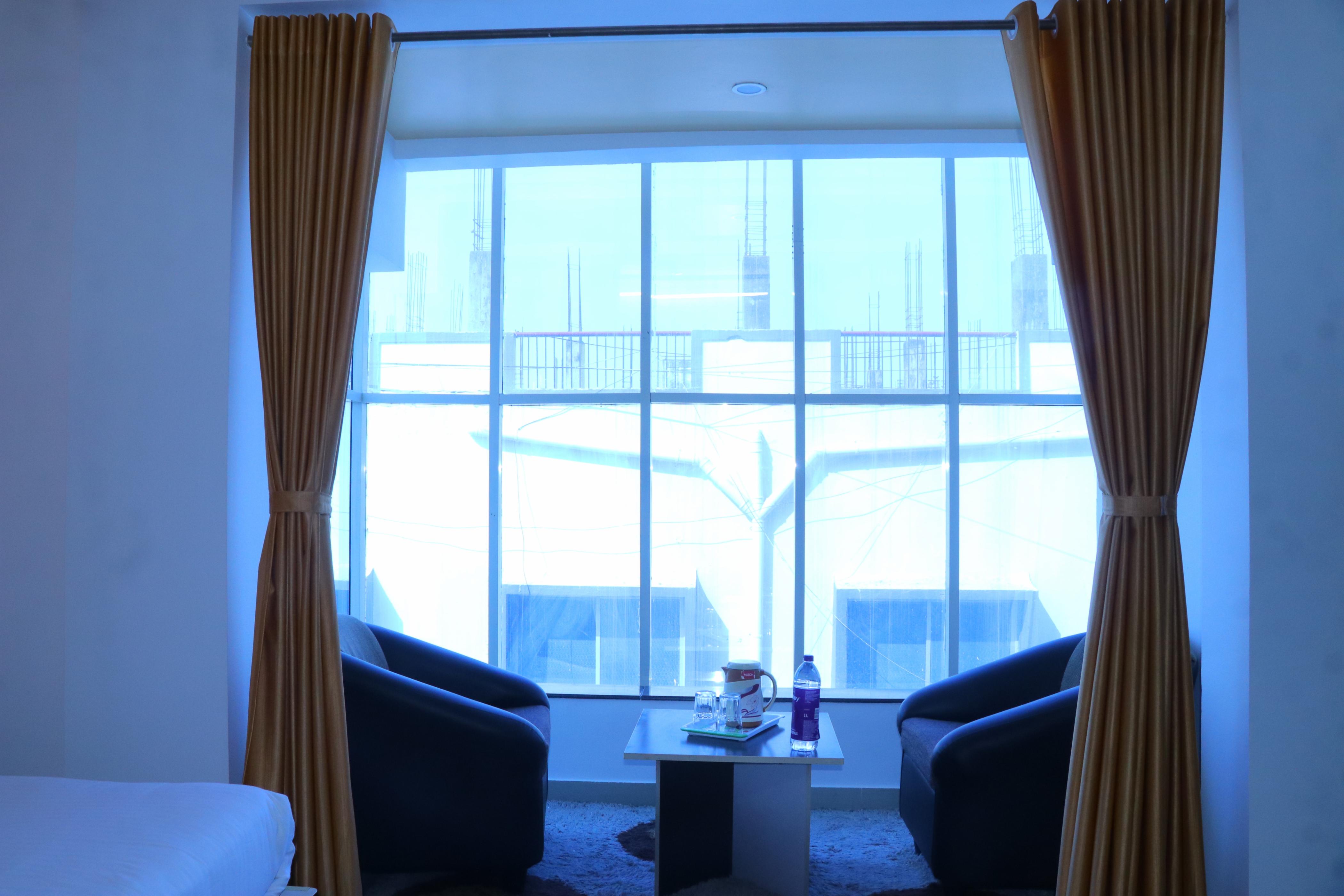 Hotel Embassy International. - Tap to explore photos
