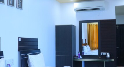 Hotel Embassy International. Room Type - THREE BED FAMILY