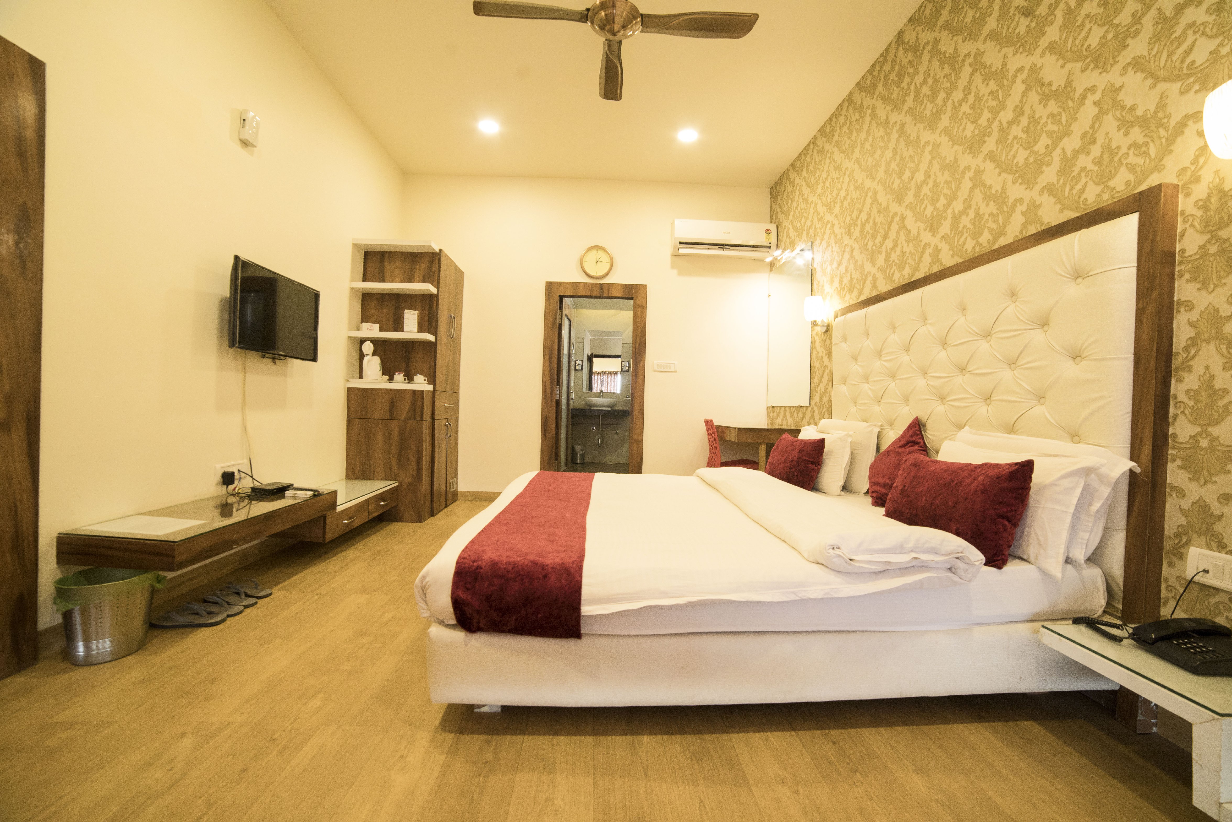 Hotel Pandav Room Type - CLUB ROOM AC ROOM