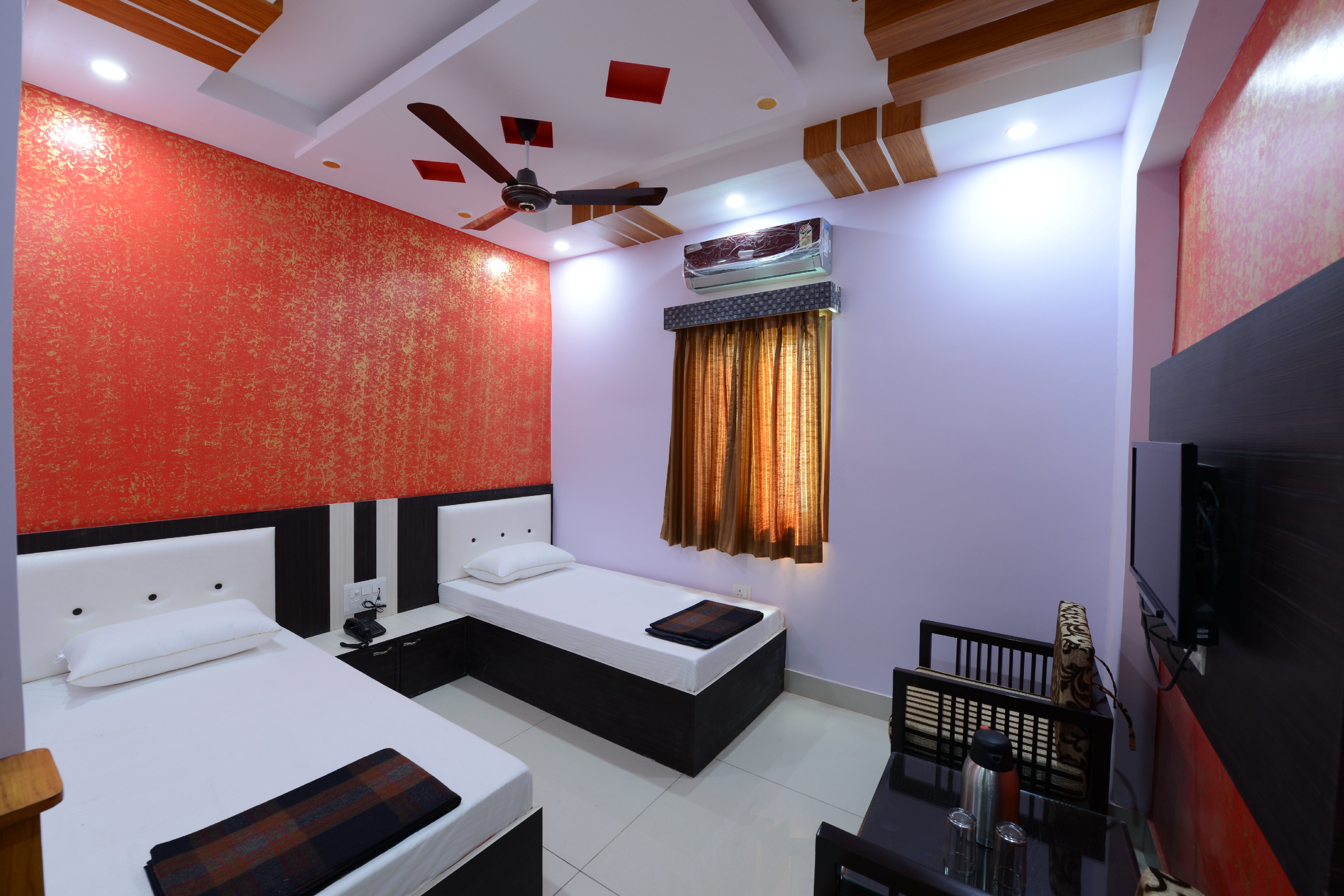 Hotel Banwari Palace Room Type - standard room ( Twins bed)