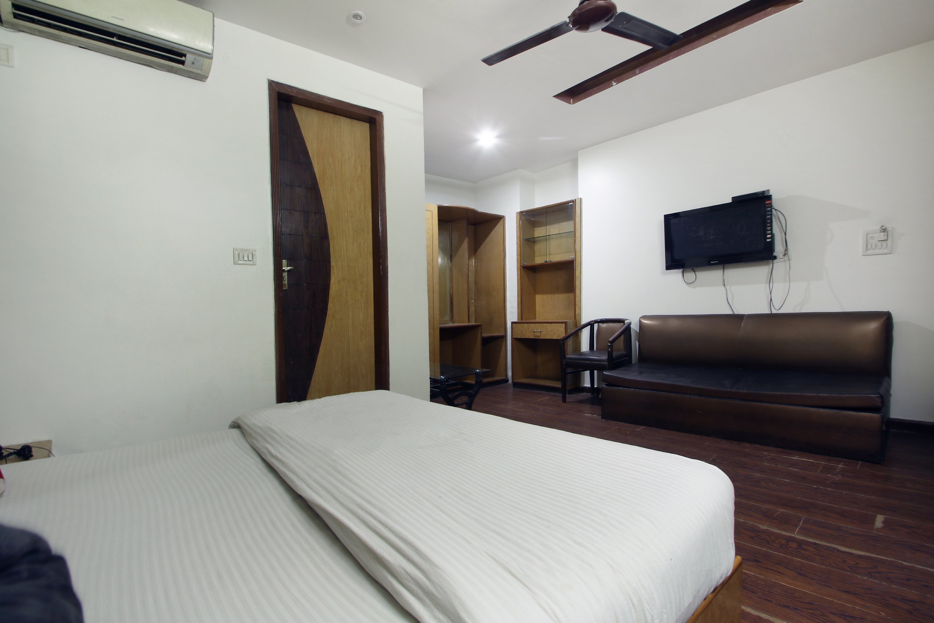 Hotel Splash - Tap to explore photos