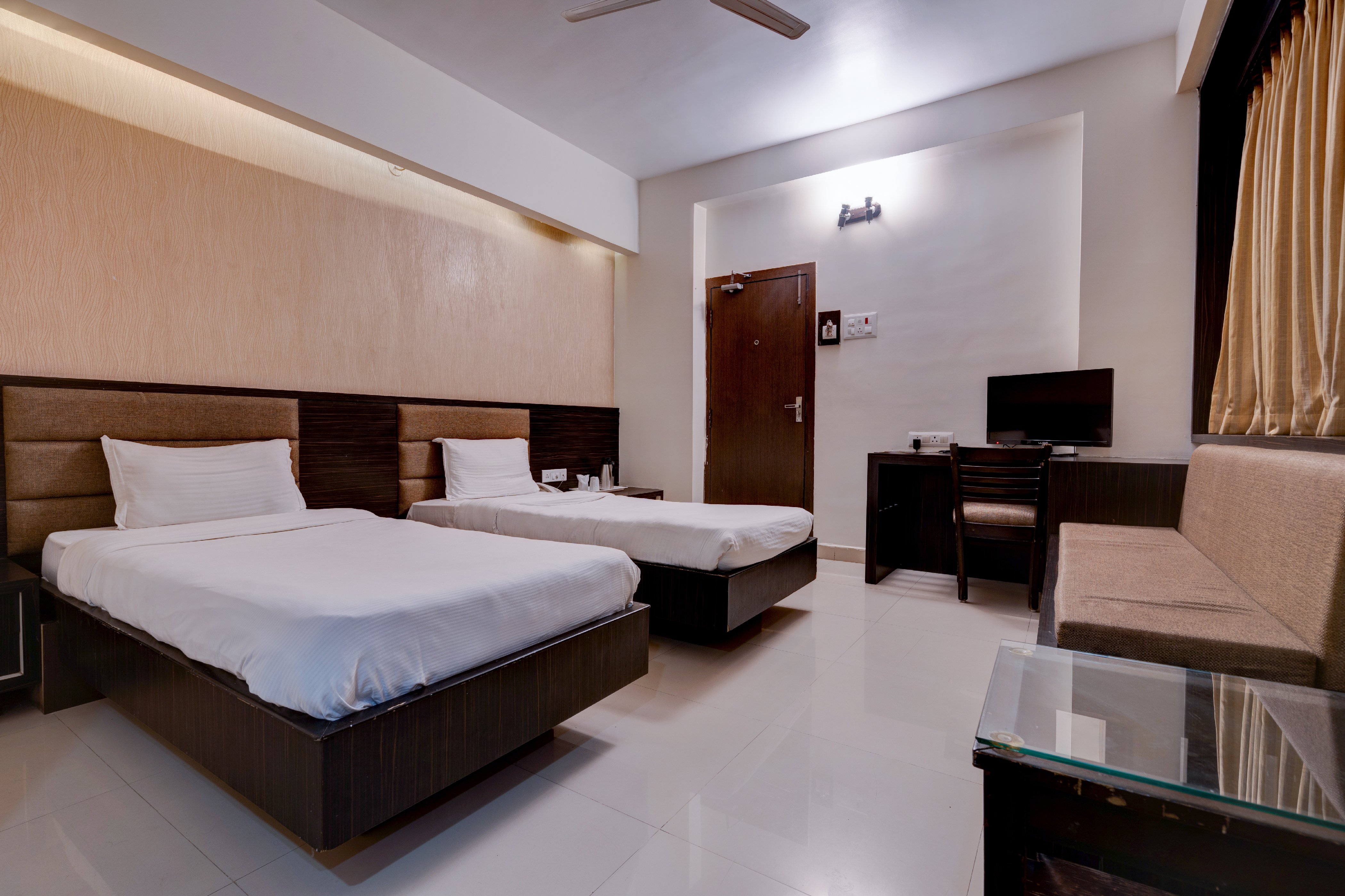 Hotel Pearl Regency Room Type - Premium Room with Work Desk