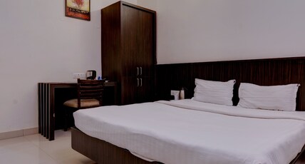 Hotel Pearl Regency Room Type - Standard Room with Work Desk