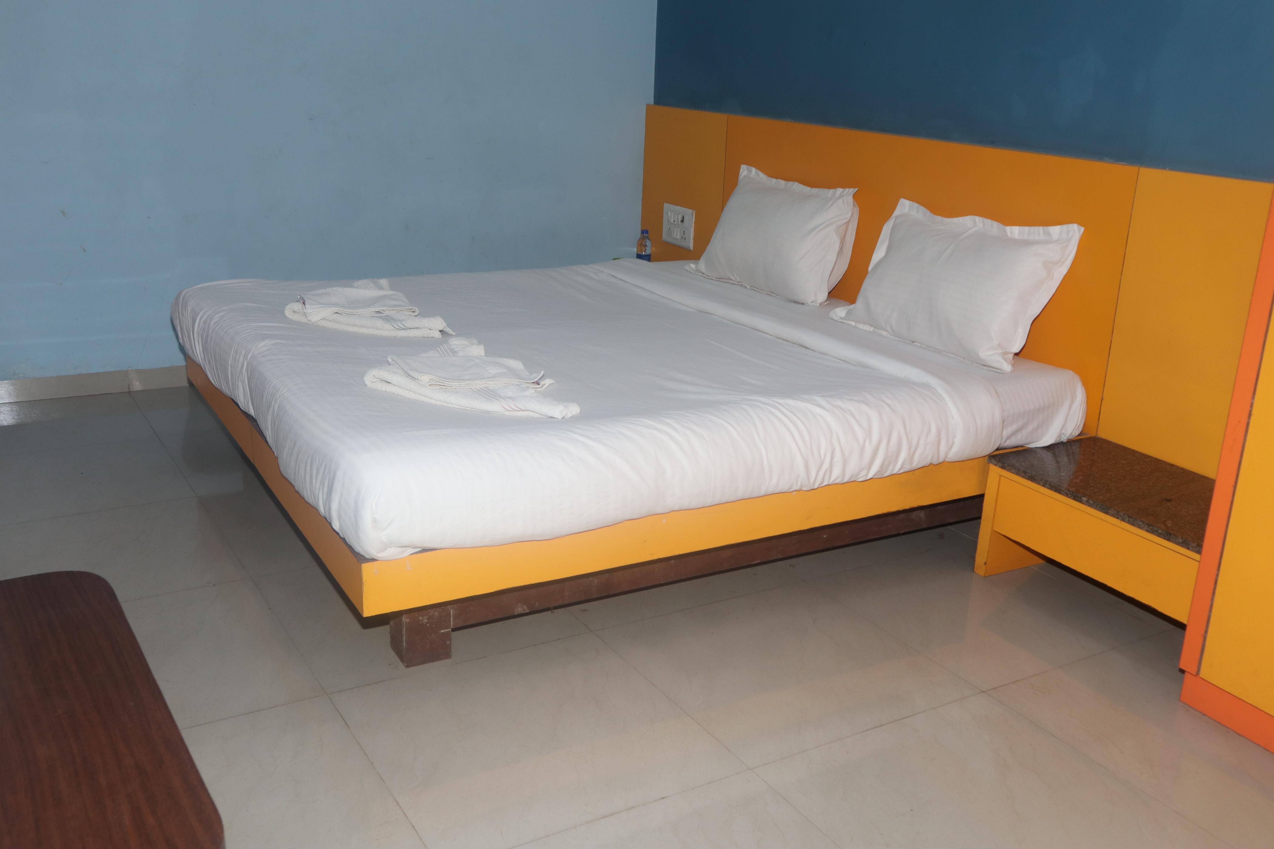 Hotel Shree Krishna Palace - Tap to explore photos