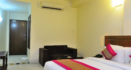 Hotel Shanti Villa Room Type - Deluxe Room Free WiFi Hotel Shanti Villa Room Type - Deluxe Room Free WiFi
