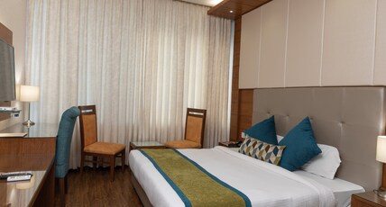 Hotel Chandigarh Beckons Room Type - Suite Rooms with bathtub