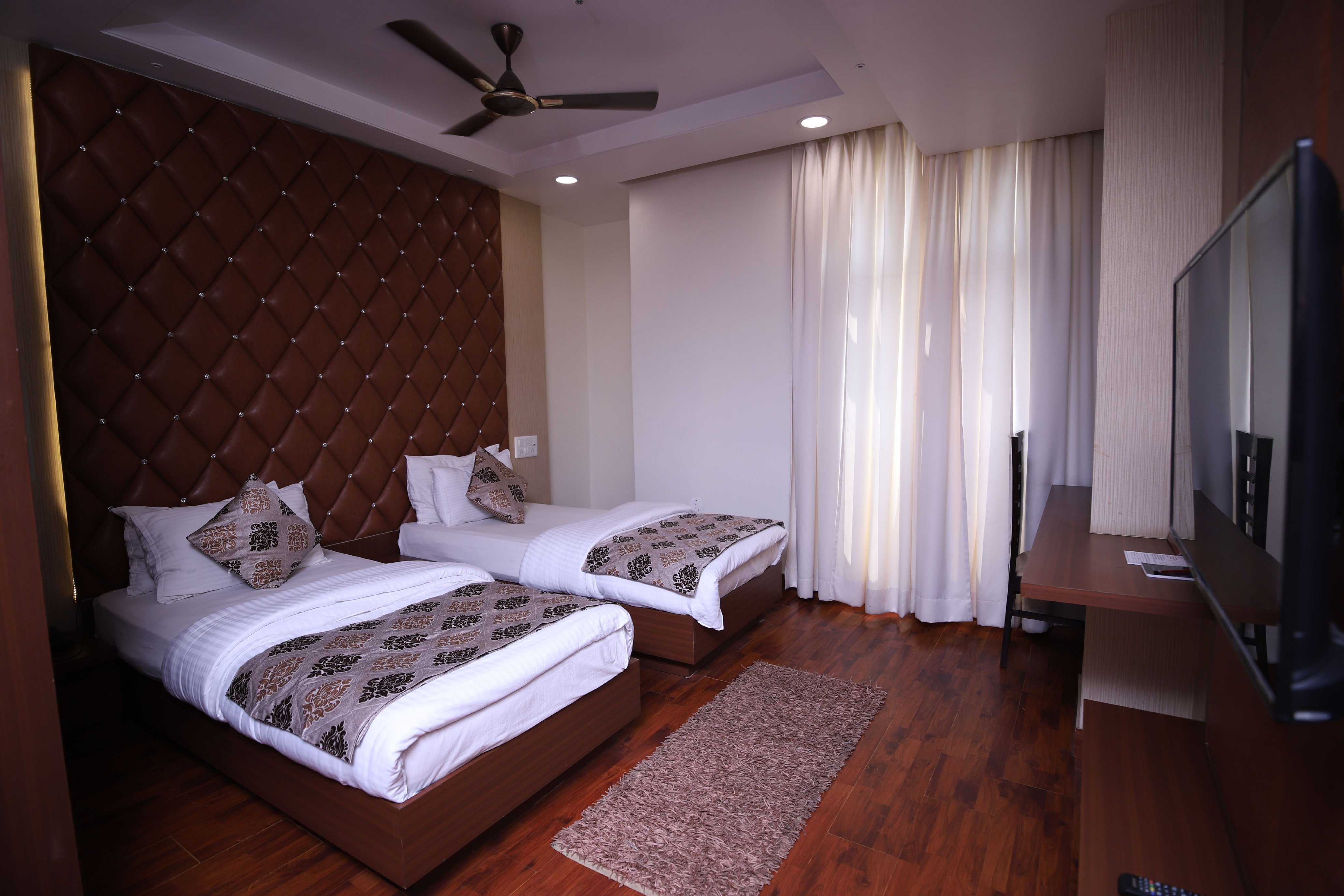 Hotel Visit Barnala Room Type - Premium Suite Room