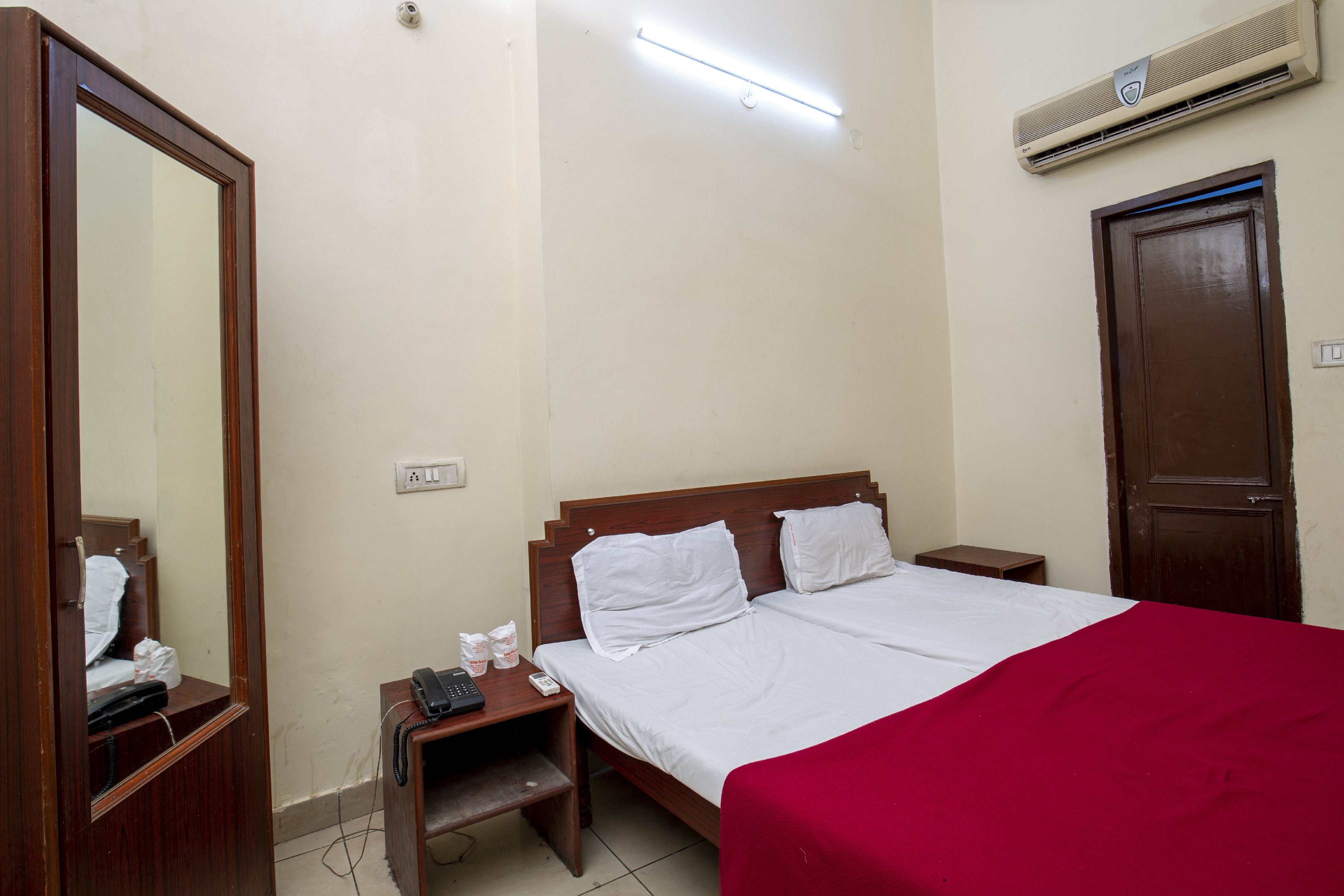 Hotel Munjraal Room Type - Deluxe room