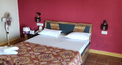 HOTEL PALMS Room Type - SWISS AC DELUXE TENT (FRONT SIDE)