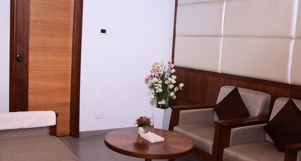 Dhanalakshmi Srinivasan Hotel(40 minutes from Tiruchirappalli) Room Type - ROYAL SUITE