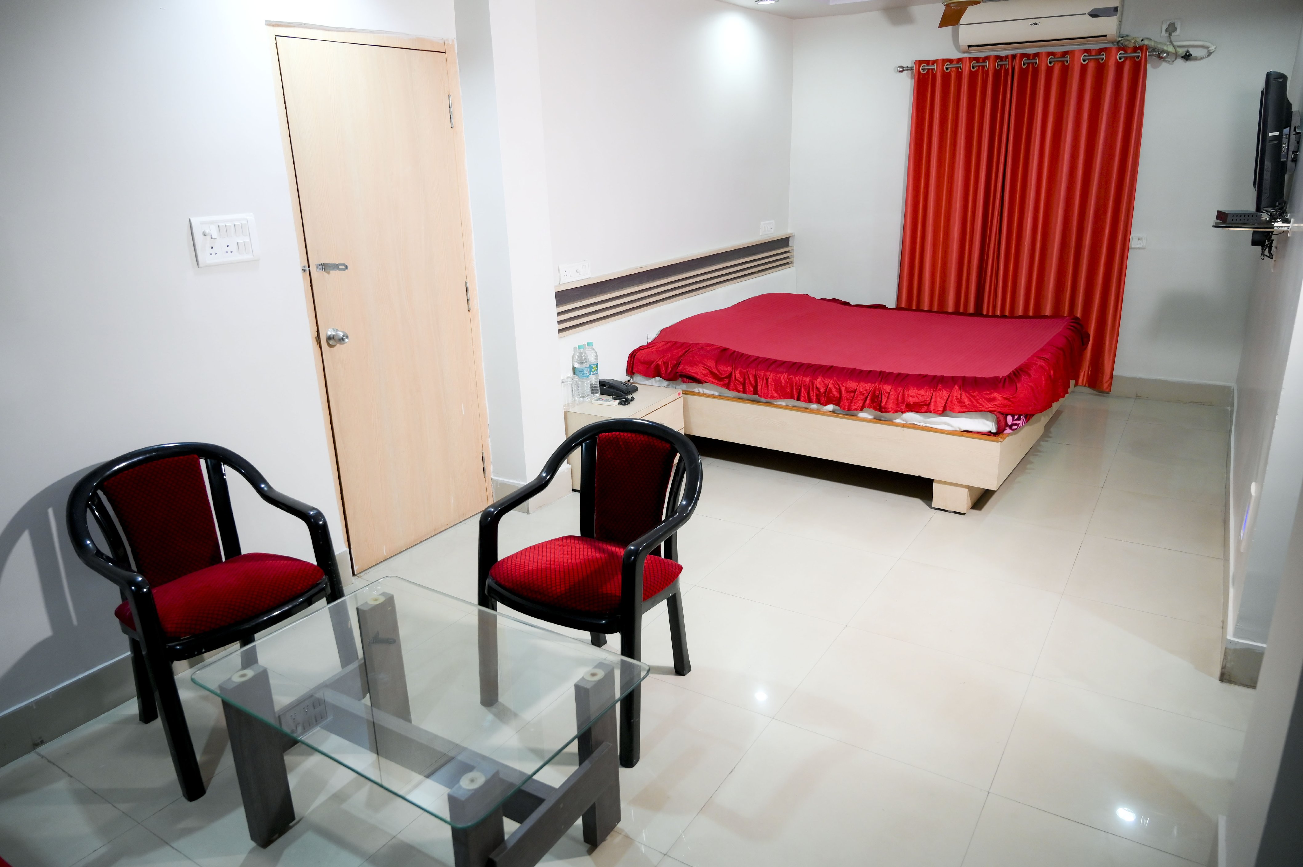 Hotel Aryan international Room Type - Suite Room