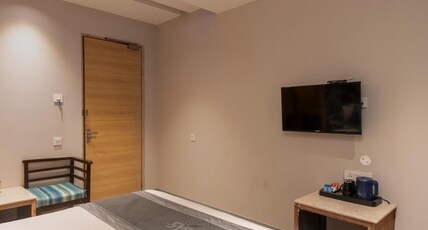 DLS Whispering Winds Room Type - DELUXE ROOM WITH BALCONY (FOREST VIEW)