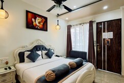 Shree Ganesha Palace Near Kashi Vishwanath Temple