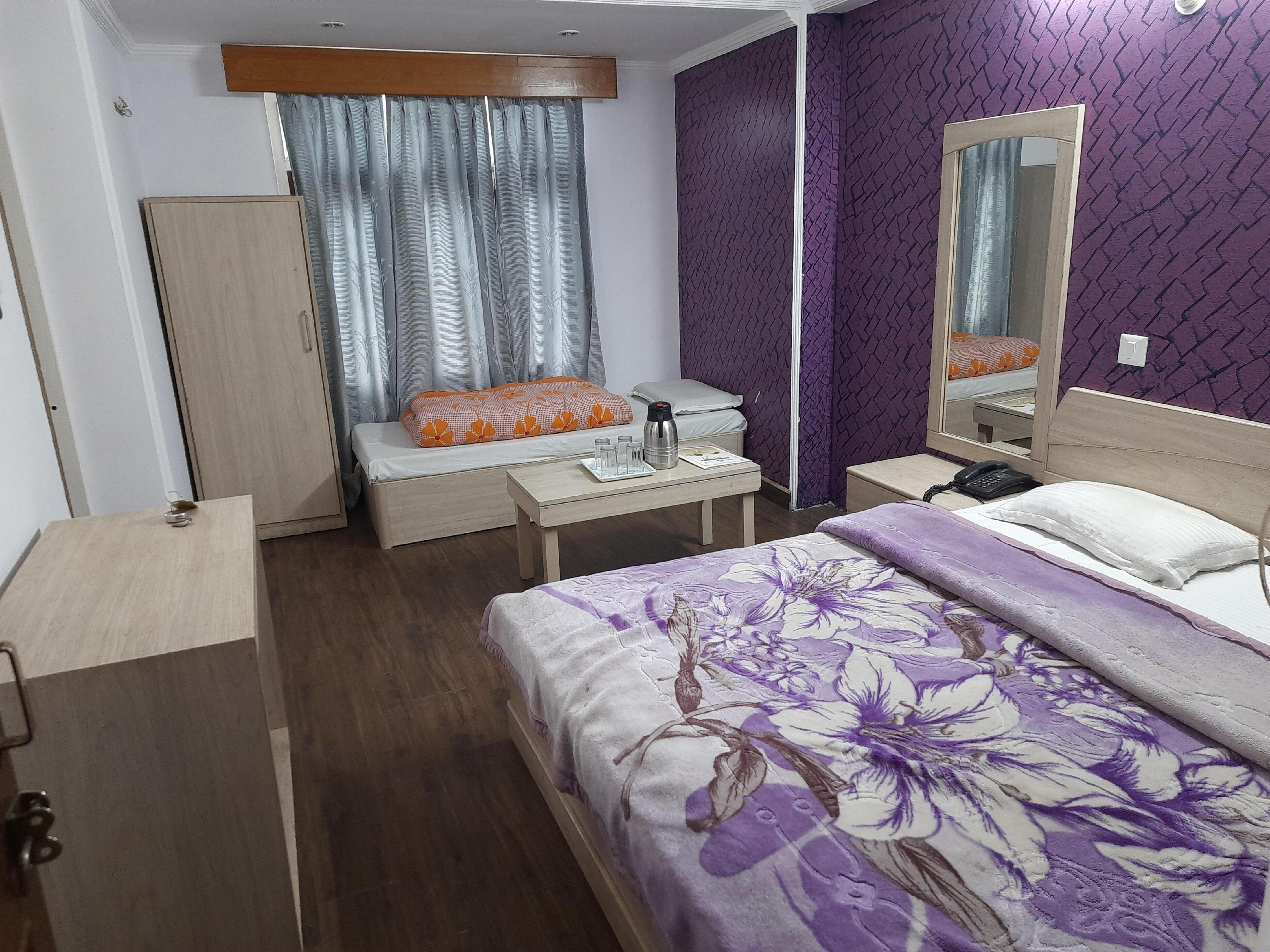 Hotel Prince - Tap to explore photos