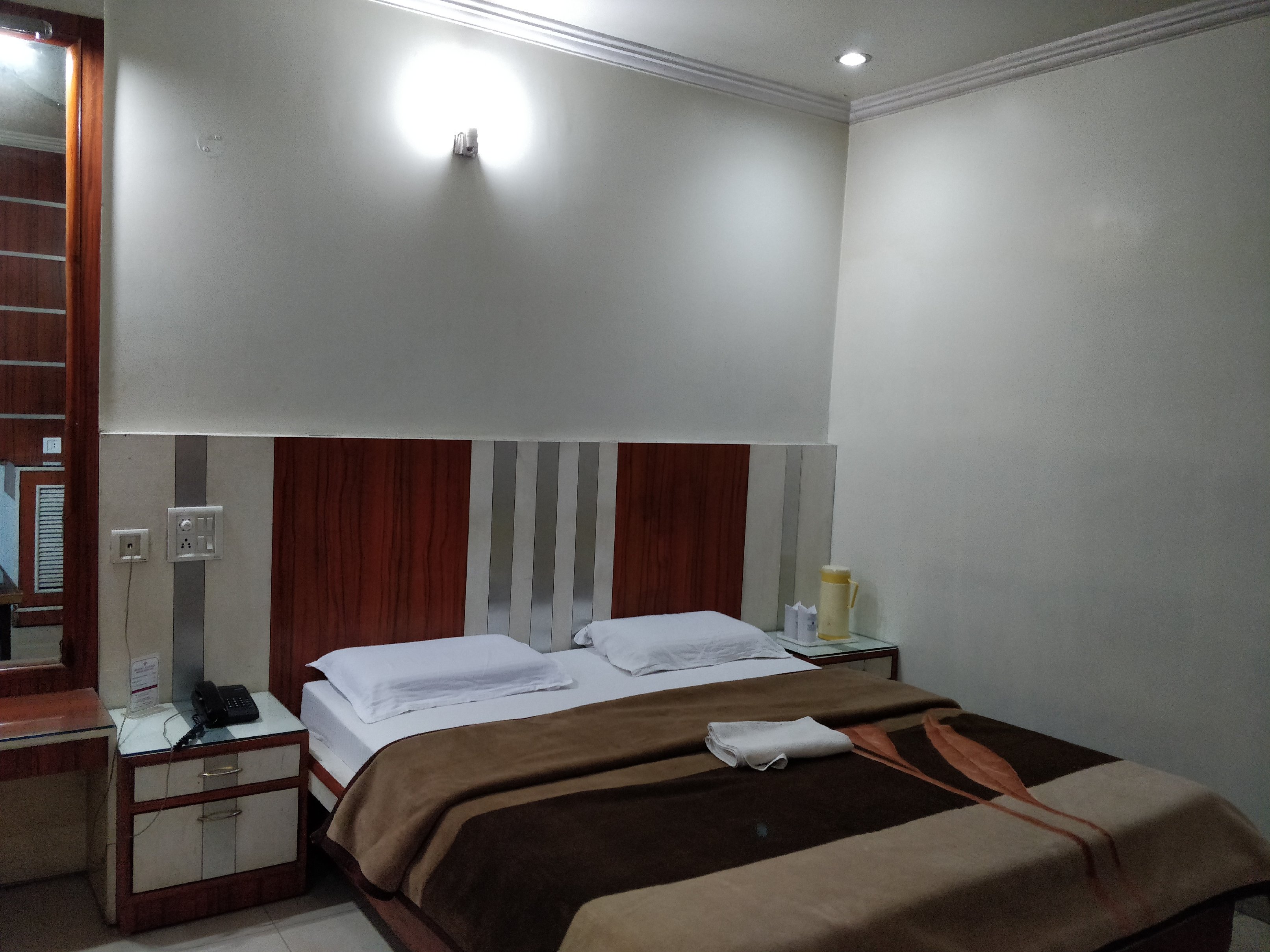 Hotel Yatrik - Tap to explore photos