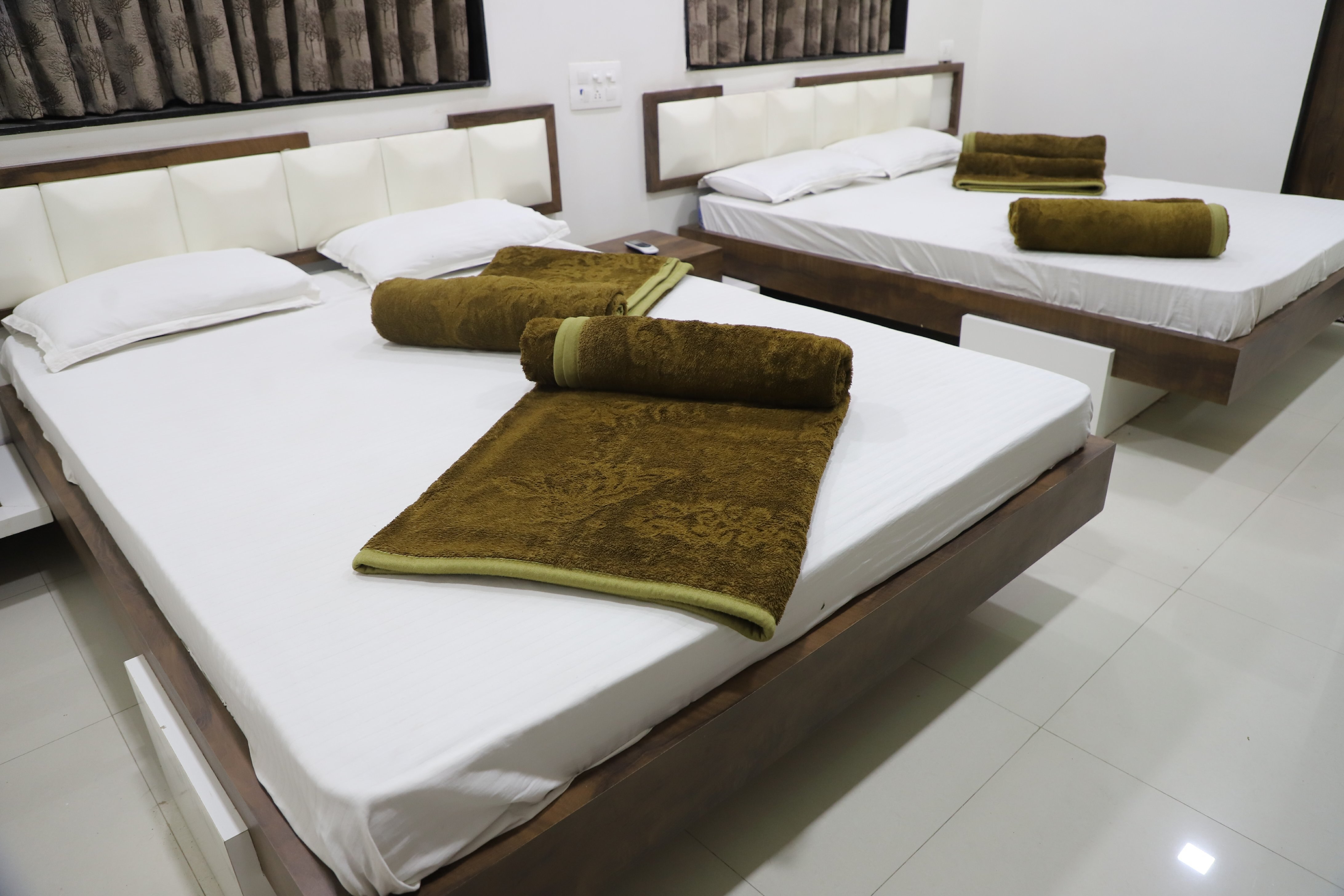 Hotel Shri Rudraksh - Tap to explore photos