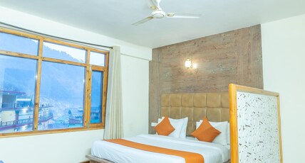 Hotel Rising Star Room Type - Deluxe Room (without Balcony)