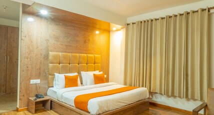 Hotel Rising Star Room Type - Super Deluxe Room (with Balcony)