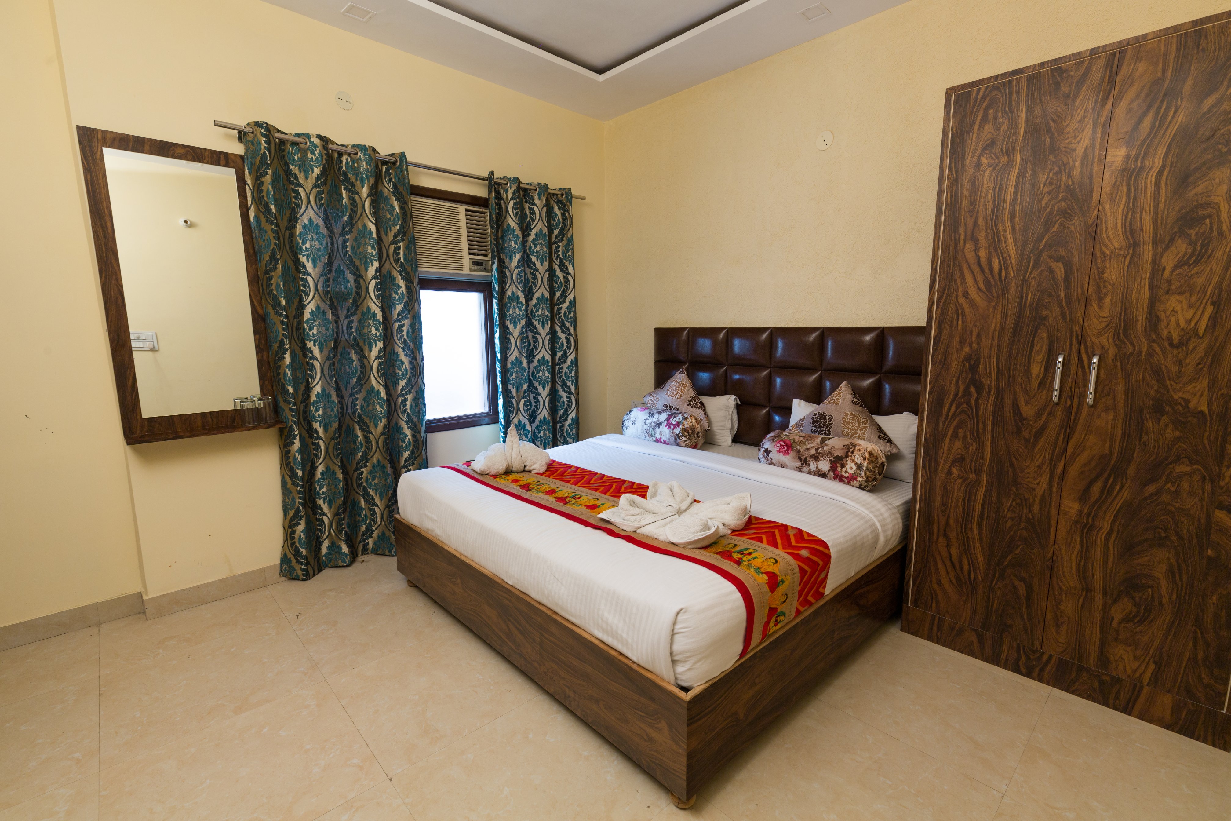 Hotel Krishnas Room Type - Deluxe Room with Balcony