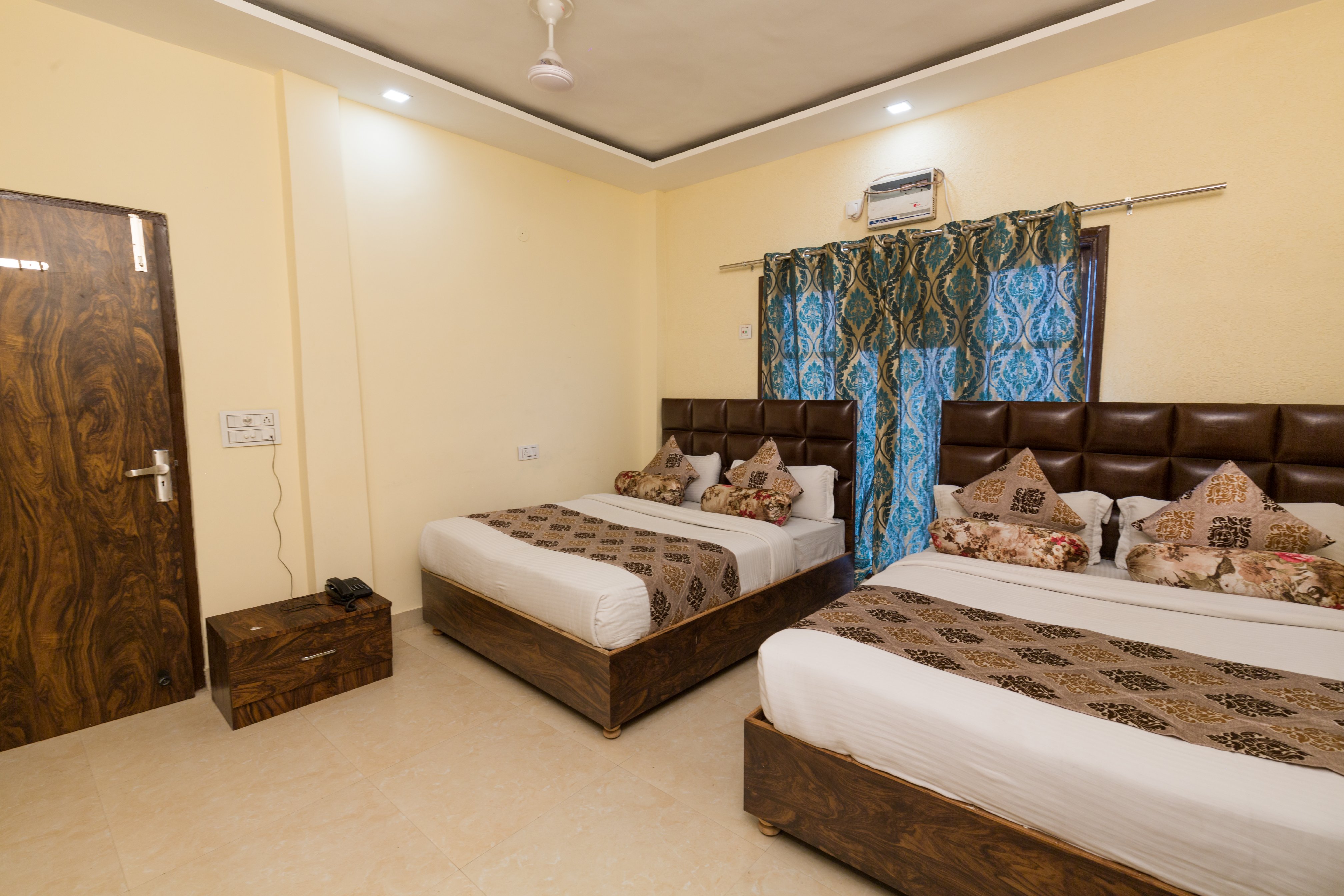 Hotel Krishnas - Tap to explore photos