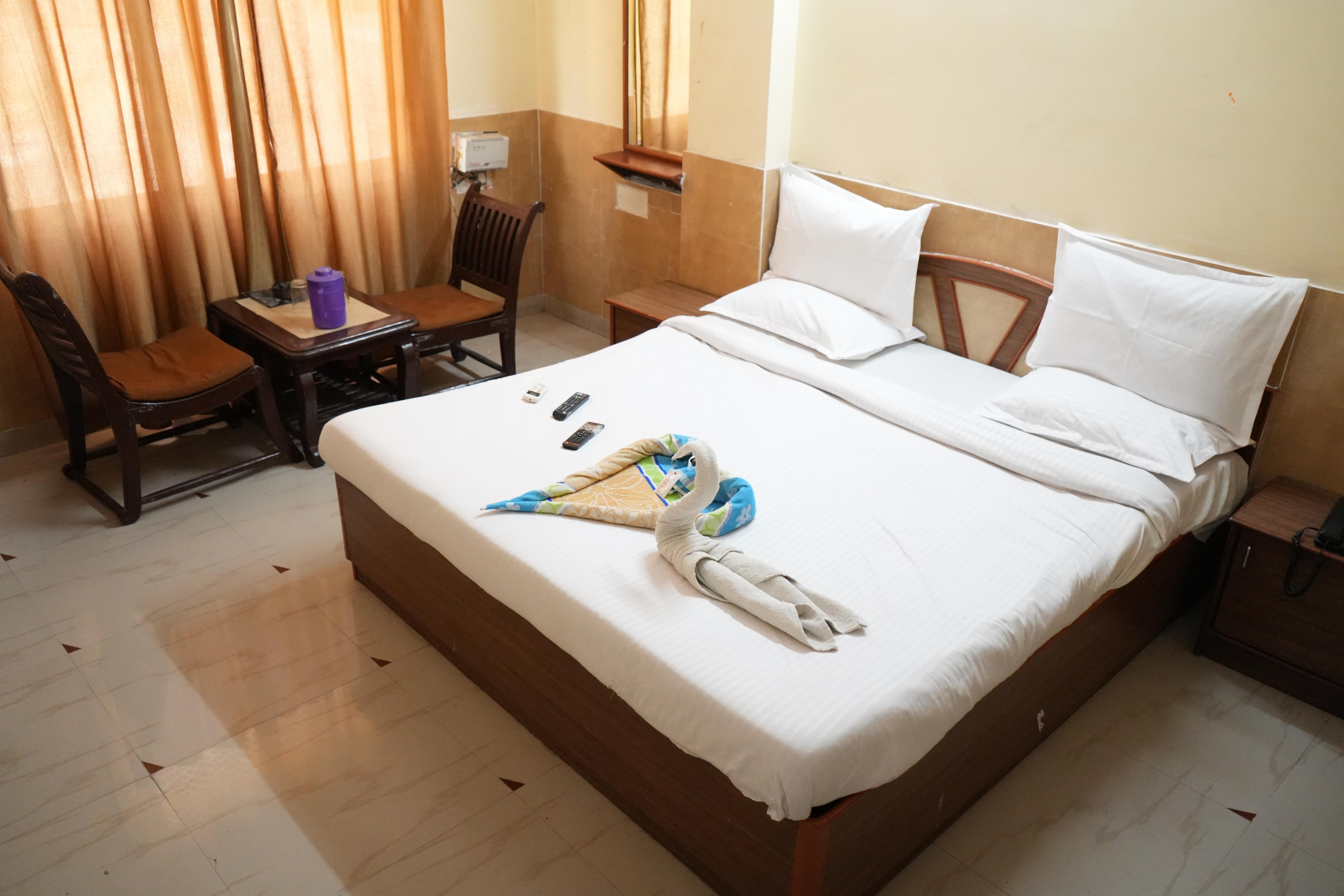 Hotel Rajpal Palace Room Type - DELUXE NON AC ROOM