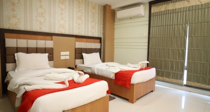 THE GRAND UTSAV MOTEL & CHATORI RESTURENT Room Type - Suite