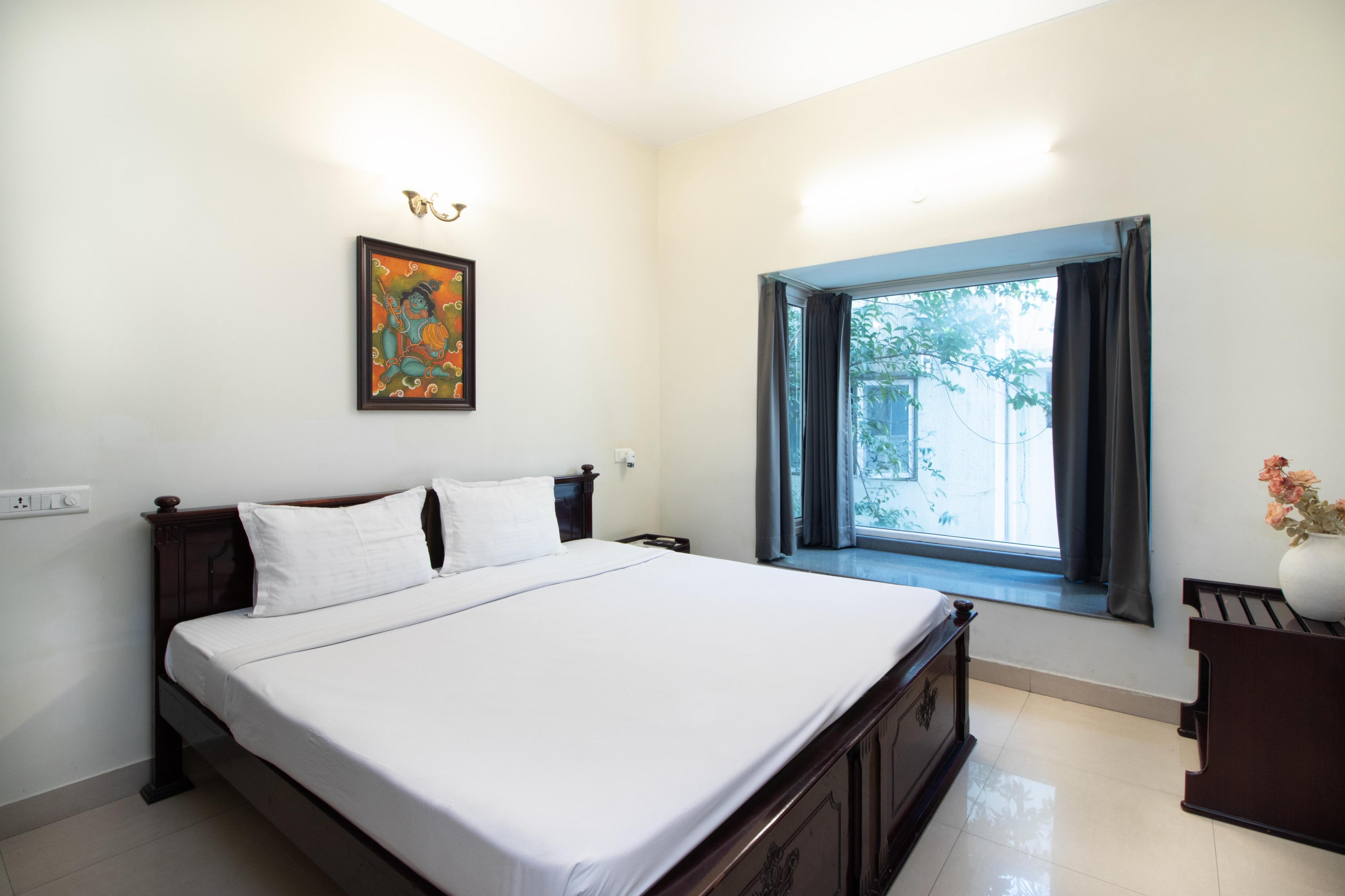 Sanctum Suites Indiranagar Bangalore Room Type - Deluxe Queen Room