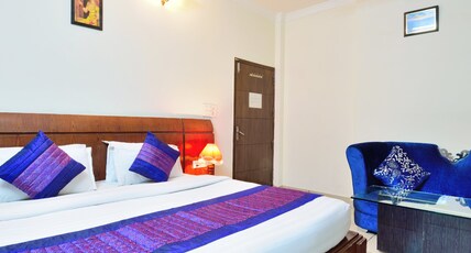 Hotel Centra Inn Room Type - Deluxe Room