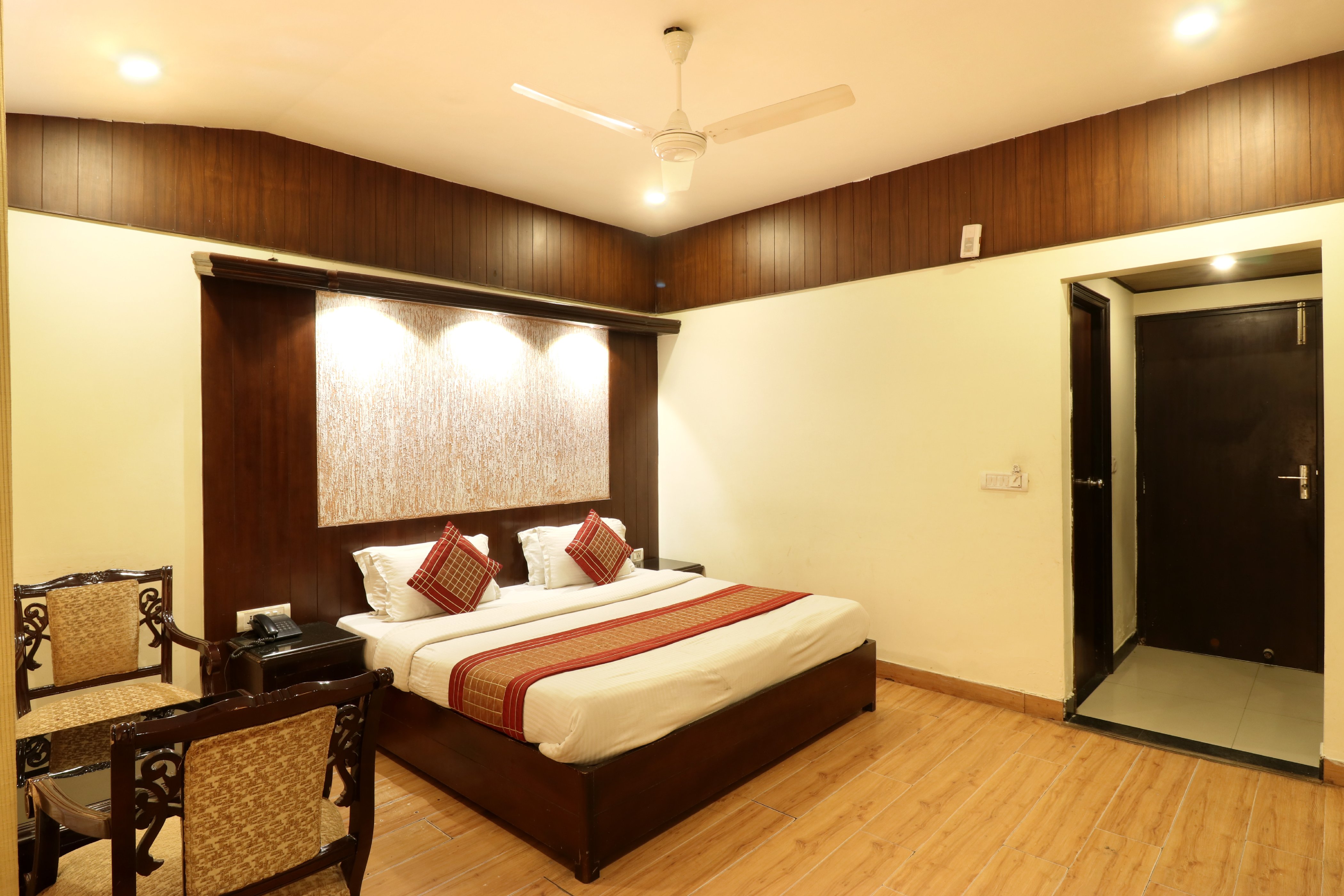 Hotel Naaz Room Type - Super Deluxe Room