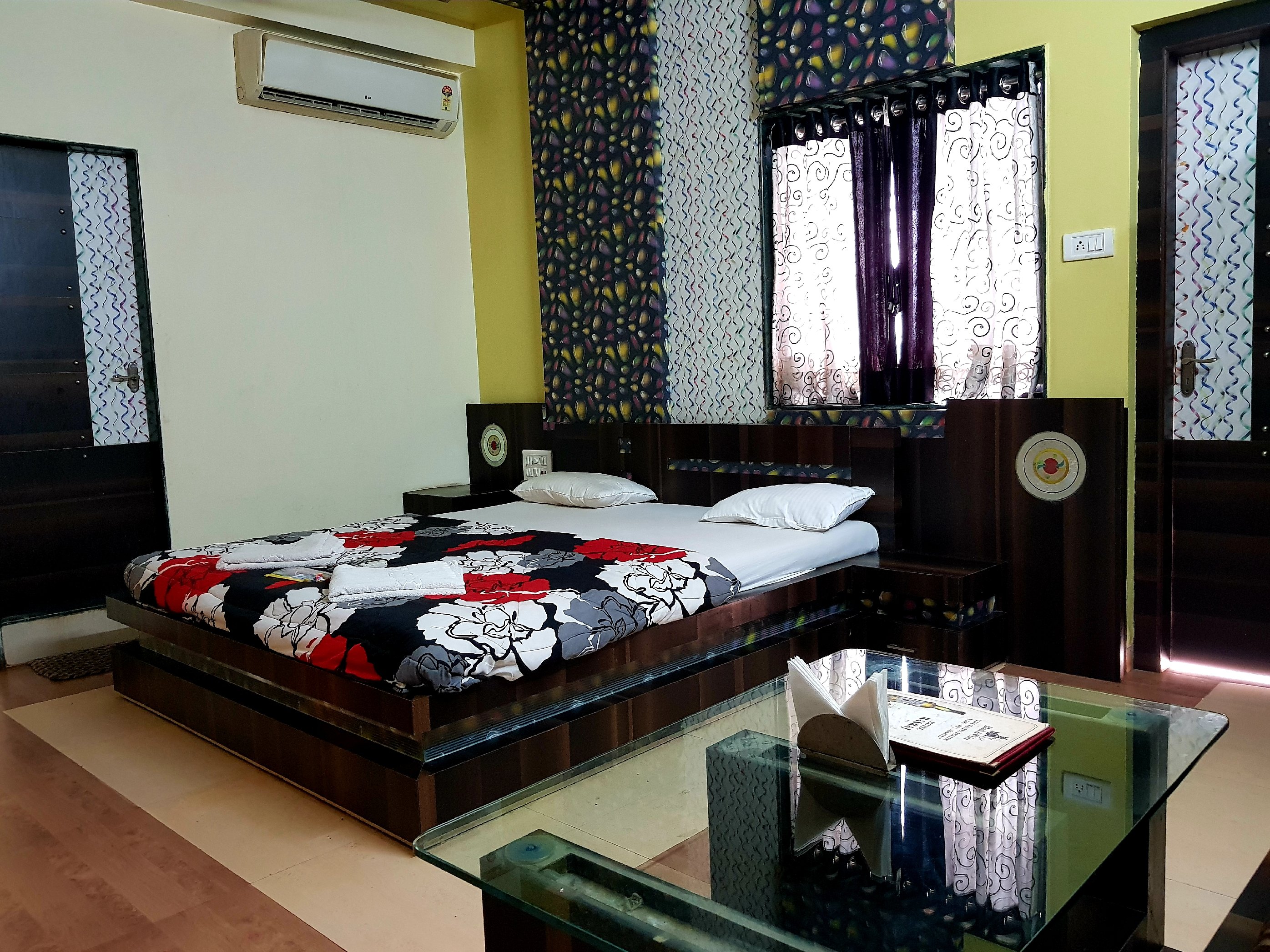 Hotel Rasraj - Tap to explore photos