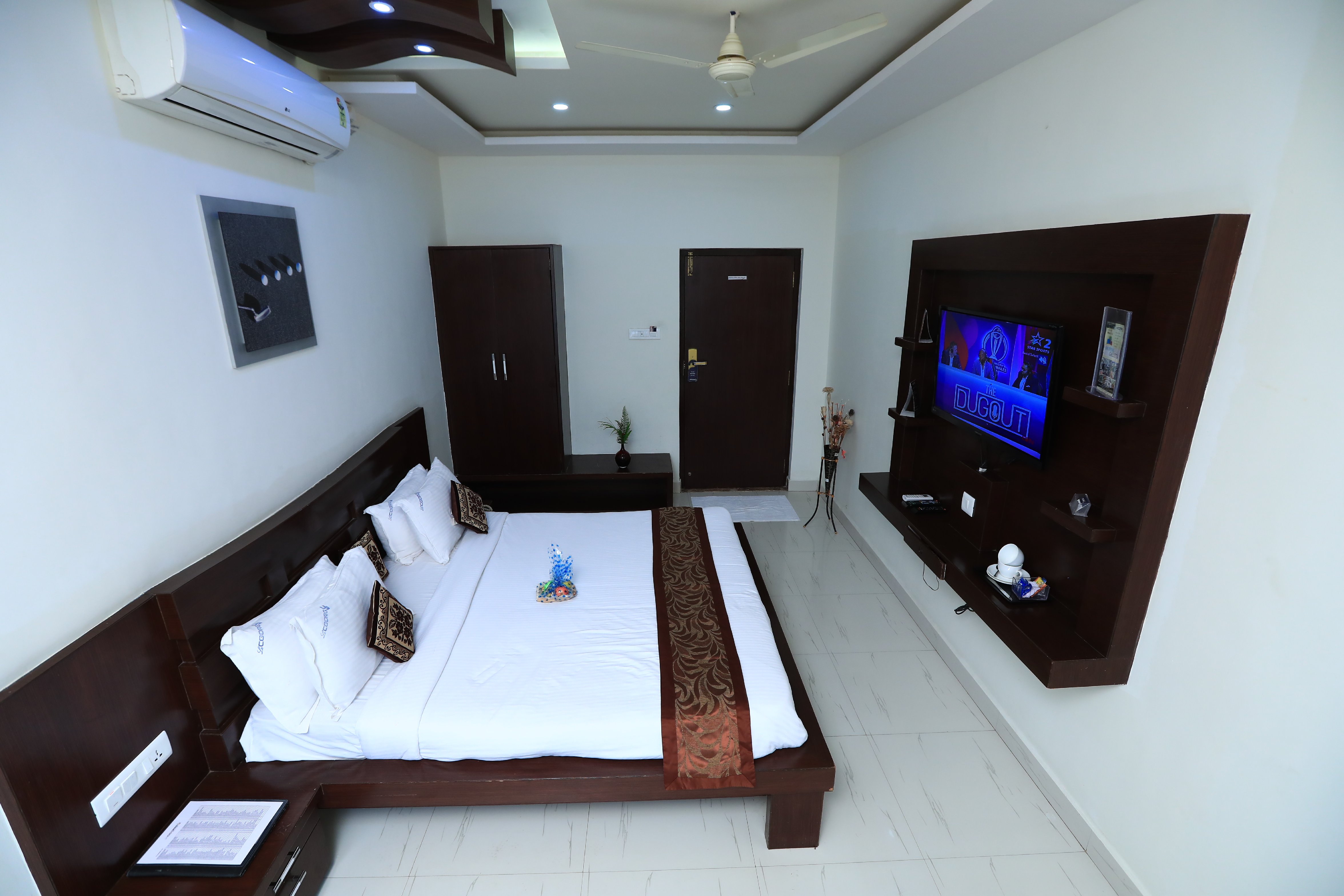 Hotel Le Coorg - Tap to explore photos