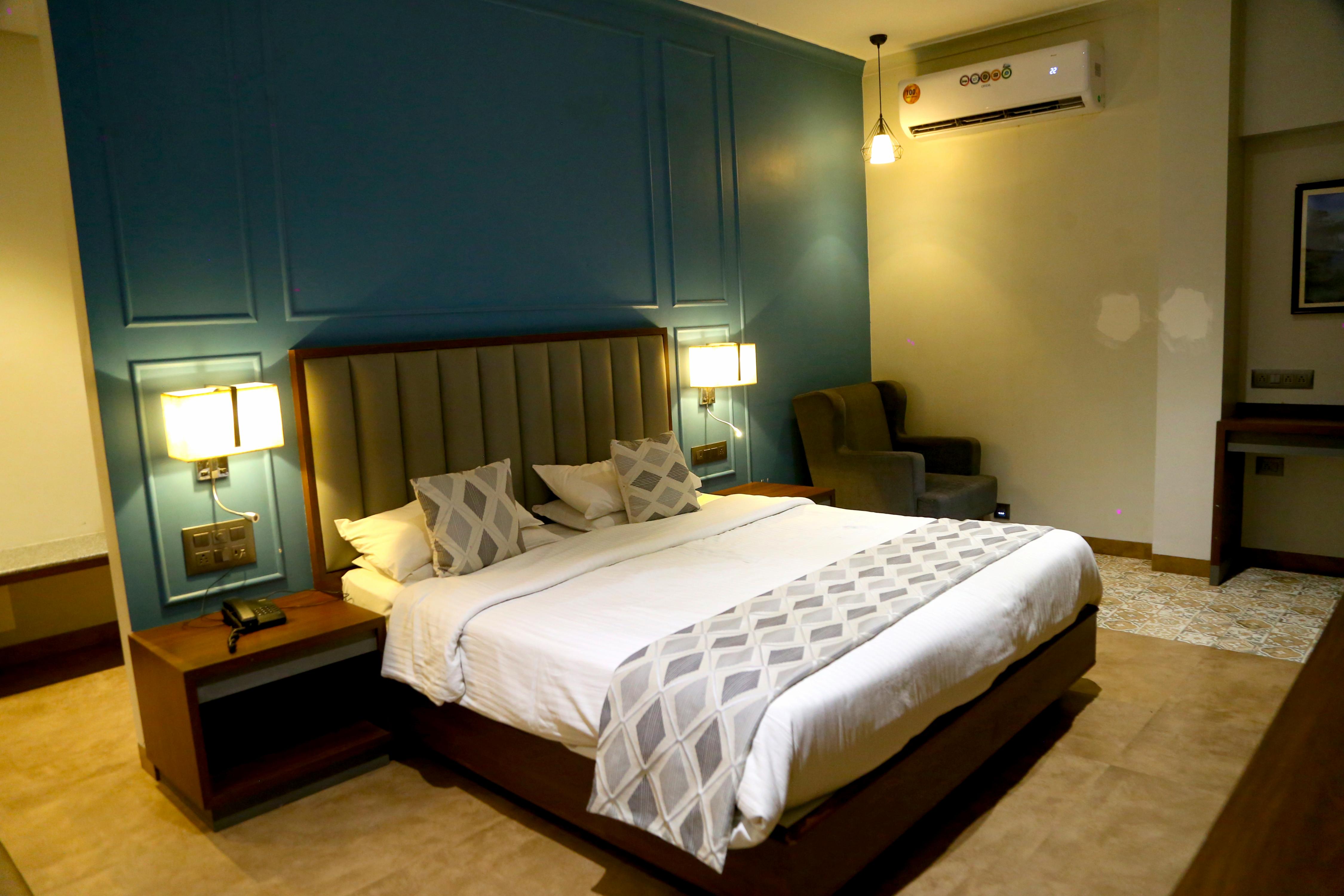 Hotel Ganapati Palace - Tap to explore photos