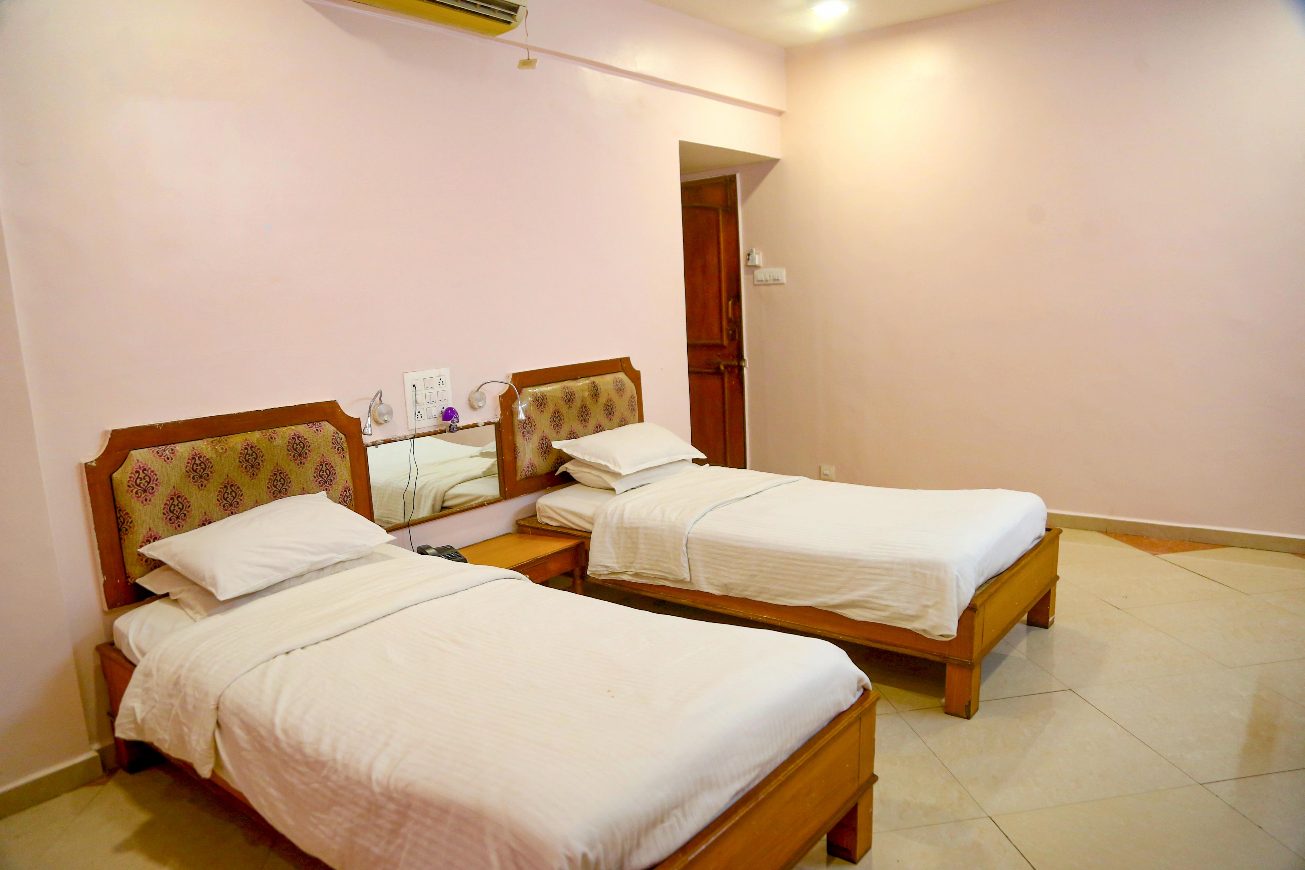 Hotel Ganapati Palace - Tap to explore photos