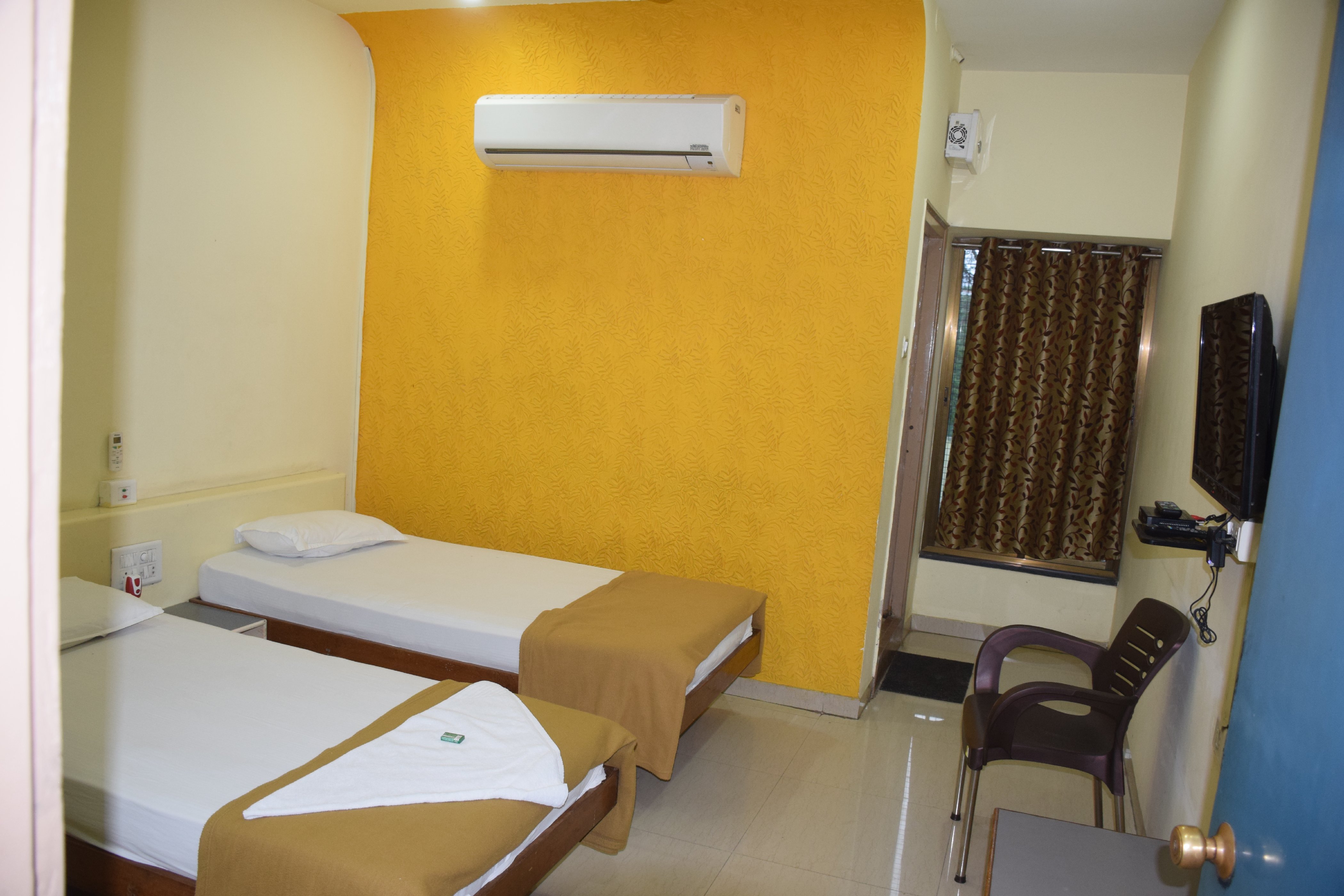 Hotel Uma Executive - Tap to explore photos