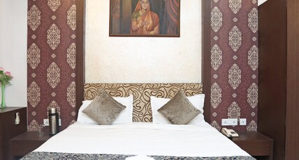 Hotel Rushabh Home Room Type - Golden Suite