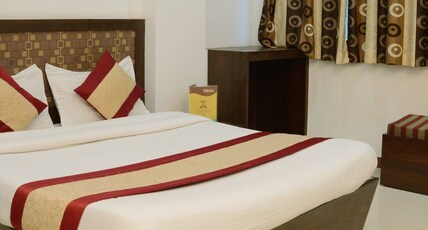 HOTEL ABU GRAND 1 km from nakki lake Room Type - Deluxe Ac Room
