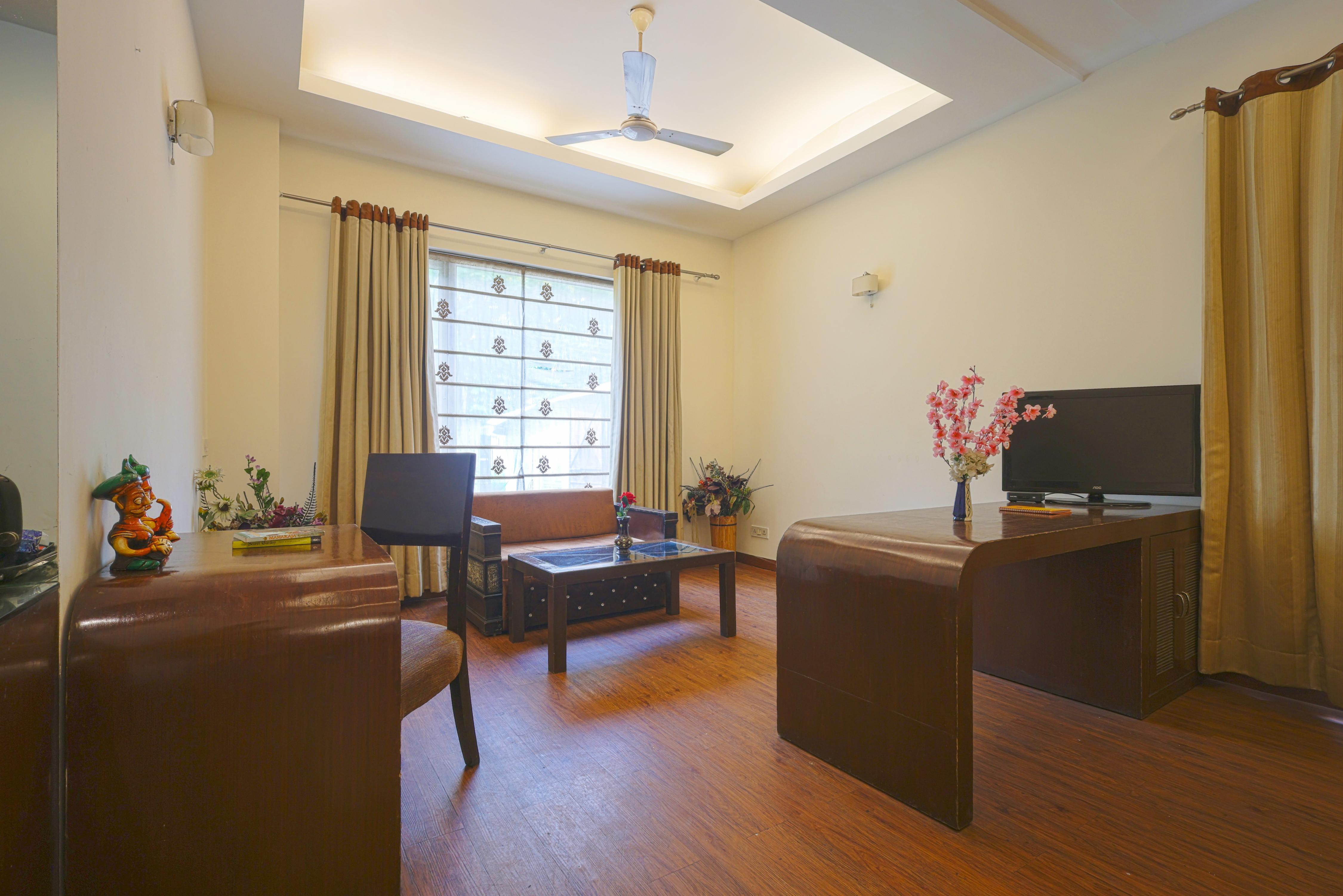 Hotel Haris MG Road Gurugram - Tap to explore photos