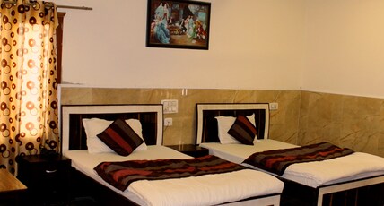 HOTEL AASHIANA Room Type - Super Deluxe Room