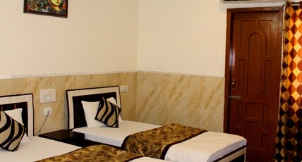 HOTEL AASHIANA Room Type - Deluxe