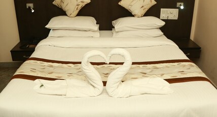 Soundarya hotel Room Type - Deluxe Room AC
