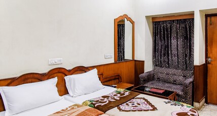 Hotel Heera Room Type - Deluxe Double Bed AC