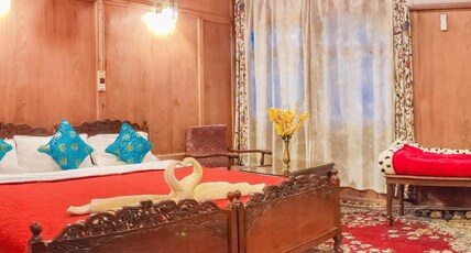 Houseboat New Manila Room Type - deluxe triple sharing Bed Room