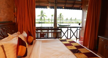 Kondai Lip Backwater Heritage Resort Room Type - Super Deluxe Room With Lake View ( Free Pedal Boating, Backwater Boating, Kayak, Kashmir Shikkara Kondai Lip Backwater Heritage Resort Room Type - Super Deluxe Room With Lake View ( Free Pedal Boating, Backwater Boating, Kayak, Kashmir Shikkara