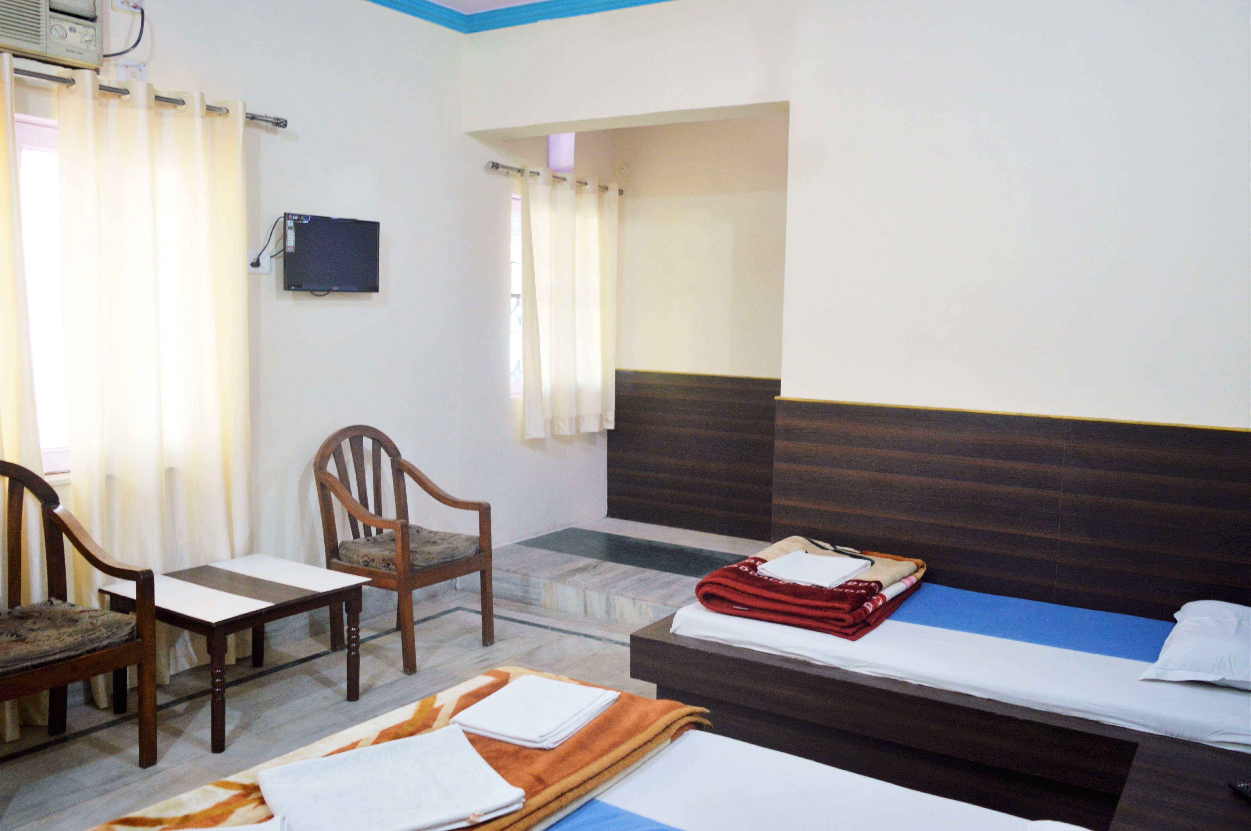 Hotel Goverdhan - Tap to explore photos