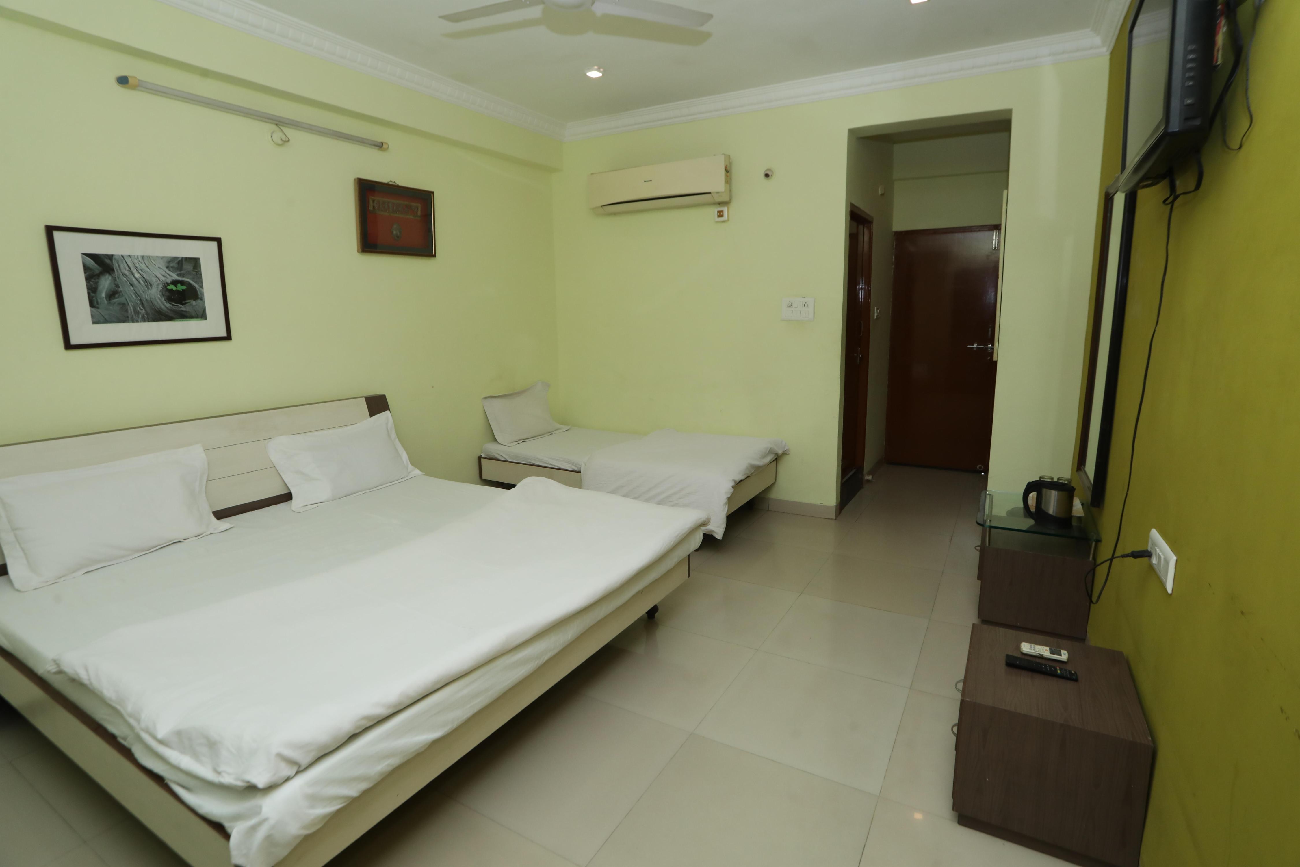 Hotel Shree - Tap to explore photos