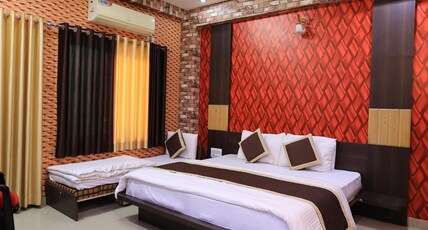 Hotel Bhakti Room Type - Deluxe Triple Bed AC Room