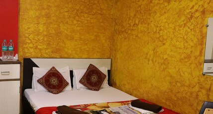 Hotel Gujarat Heritage (Near Mahakal Mandir) Room Type - Double Bed Non A/c Room
